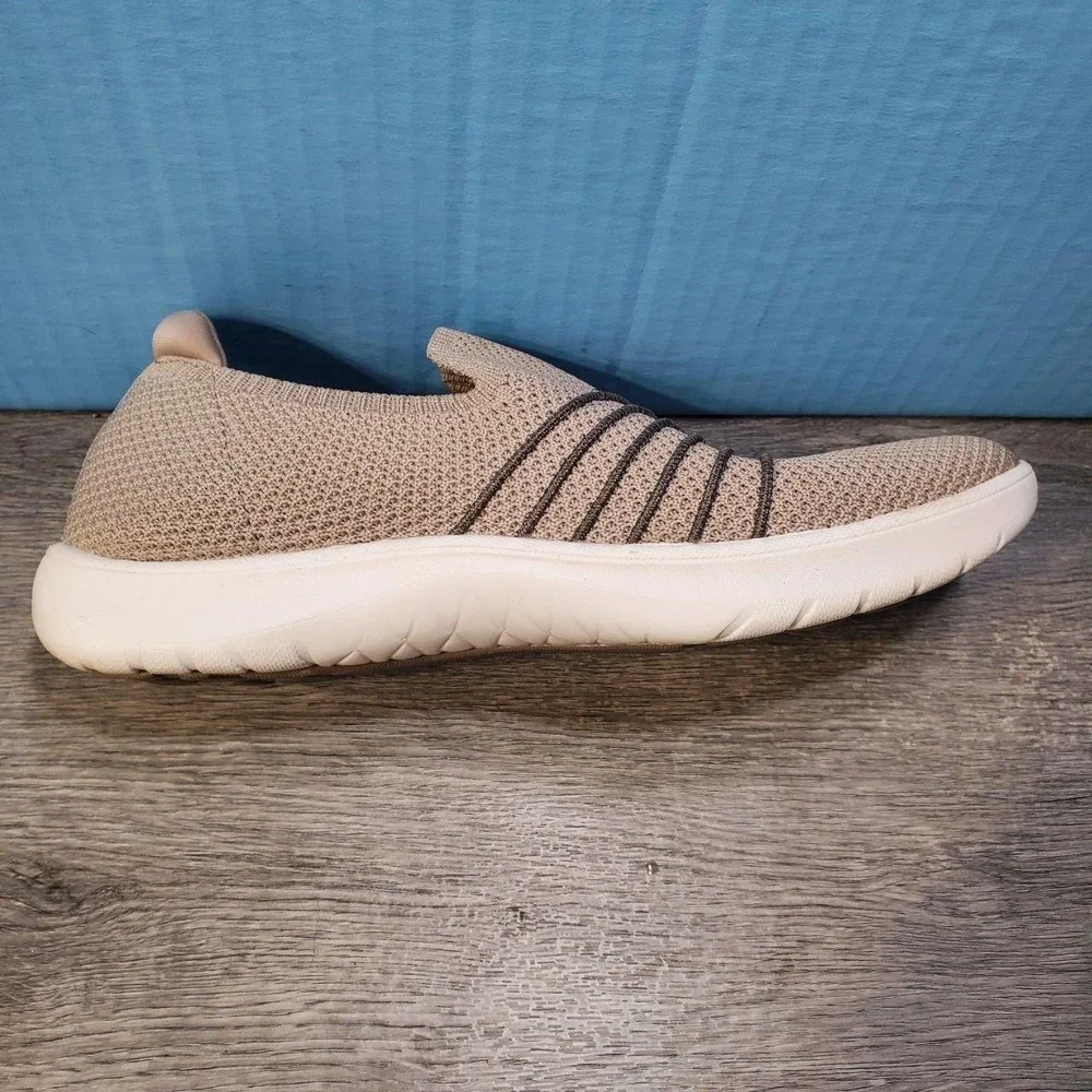 Clarks Cloudsteppers Shoes Womens Size 7.5 Beige Slip On‎ Comfort Cushion Soft